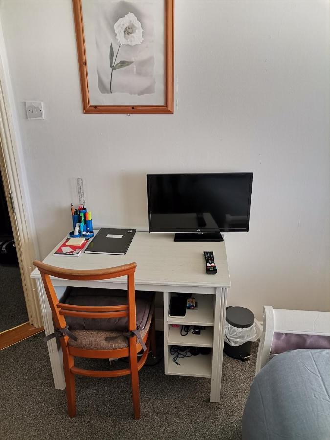 Bright And Cozy Room With Double Bed, Private Bathroom Not Ensuite, Breakfast To Go Dublin Kültér fotó
